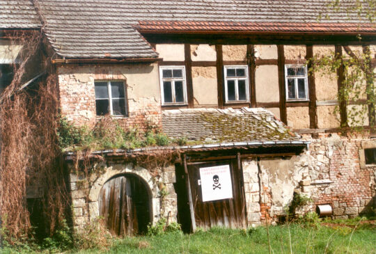 verfallenes Wohngebäude