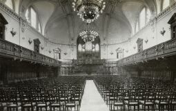 Festsaal mit Orgel des Vereinshauses der Stadtmission in der Zinzendorfstraße