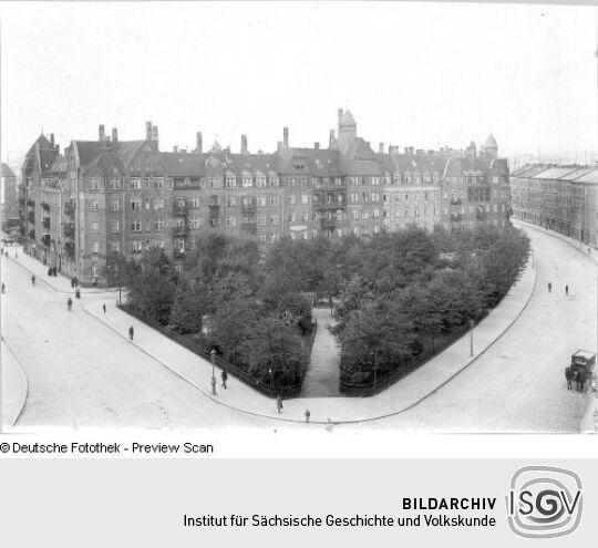 Blick von der Straßenecke Freiberger- und Siebenlehner Straße über den Crispiplatz