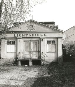 Leerstehende Lichtspiele im Schillergarten, am Schillerplatz 8