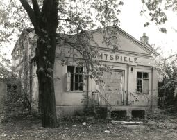 Leerstehende Lichtspiele im Schillergarten, am Schillerplatz 8