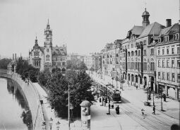 Tharandter Straße mit Rathaus und Konzert- und Ballhaus Drei-Kaiser-Hof