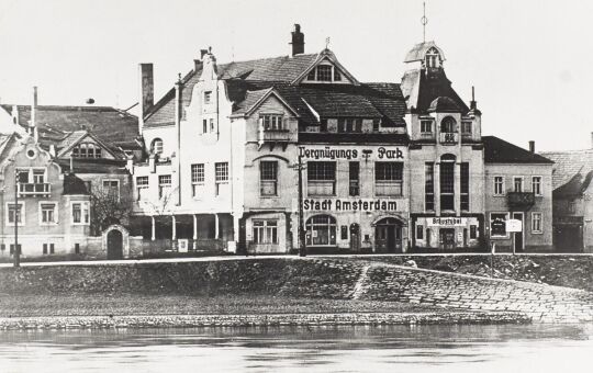 Volkshaus Laubegast mit Vergnügungs-Park "Stadt Amsterdam" am Laubegaster Ufer 22