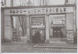 Außenansicht des Eingangsbereiches der Park-Lichtspiele auf dem Weißen Hirsch