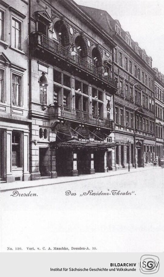 Postkarte mit einer Ansicht der Zirkusstraße und des Residenztheaters in der Hausnummer 16