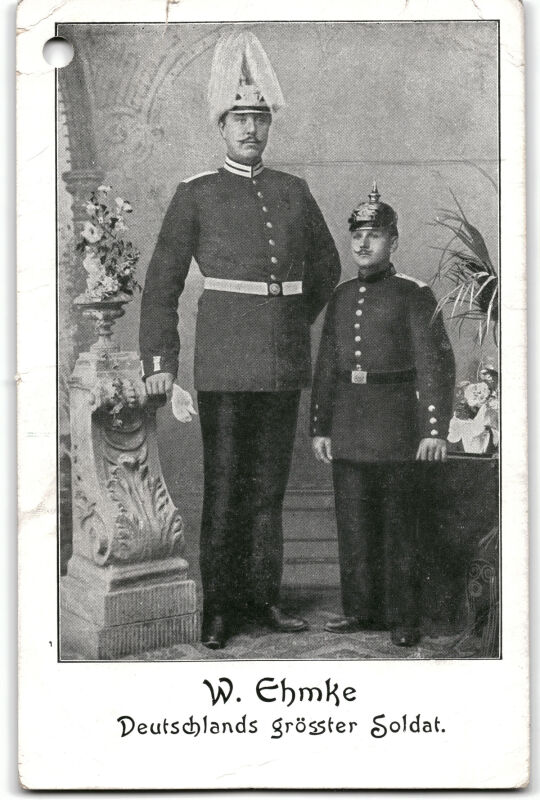 Postkarte: "W. Ehmke, Deutschlands grösster Soldat" - Vorderseite