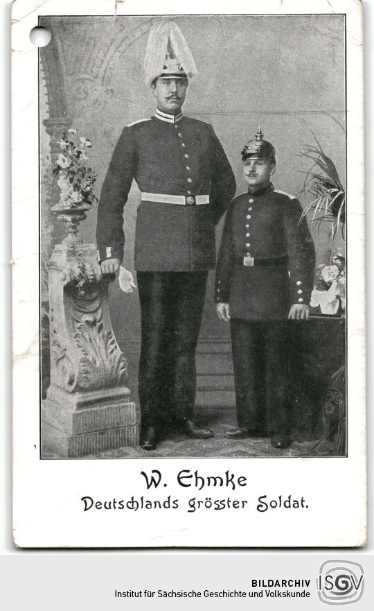 Postkarte: "W. Ehmke, Deutschlands grösster Soldat" - Vorderseite