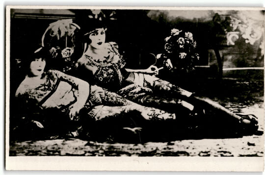 Postkarte: Tätowierte Frauen - Vorderseite