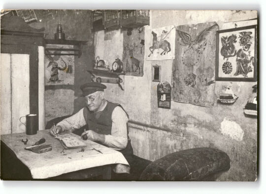 Postkarte: Karl Finke in seiner Werkstatt