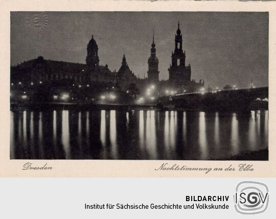 Bildpostkarte der Dresdner Altstadt bei Nacht