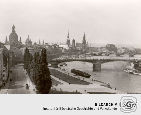 Bildpostkarte der Dresdner Altstadt