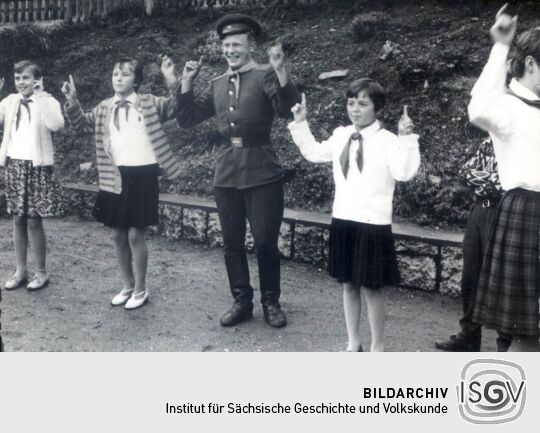 Besuch sowjetischer Soldaten in der Schule in Bockau