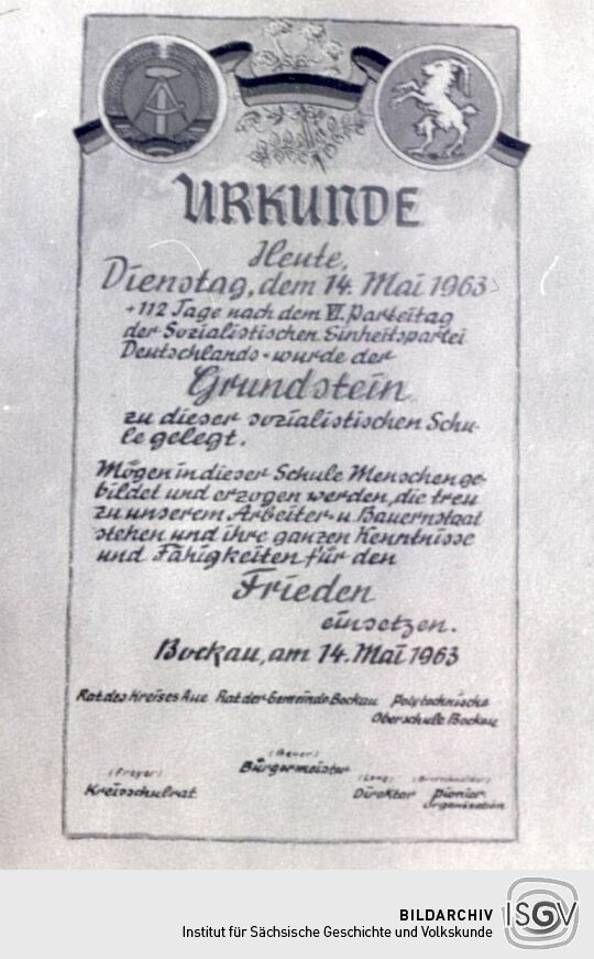 Urkunde zur Grundsteinlegung der Mittelschule in Bockau 1963