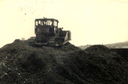 Bild: Bau des Schulgebäudes in Bockau