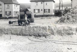 Bild: Bau des Schulgebäudes in Bockau