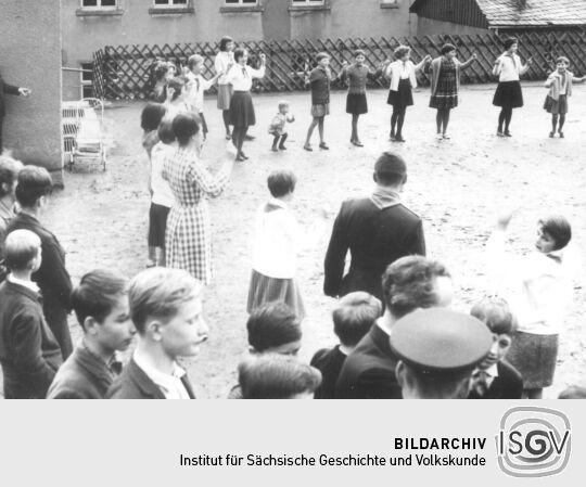 Besuch sowjetischer Soldaten in der Schule in Bockau