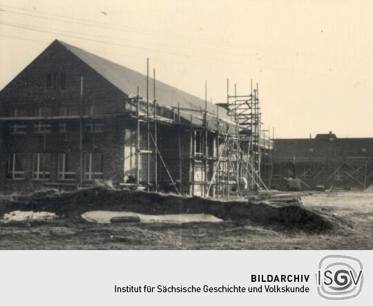 Bau des Schulgebäudes in Bockau