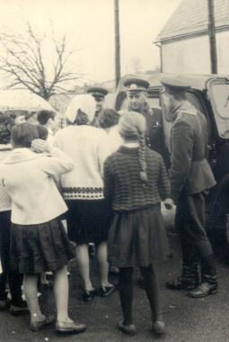 Bild: Besuch sowjetischer Soldaten in der Schule in Bockau