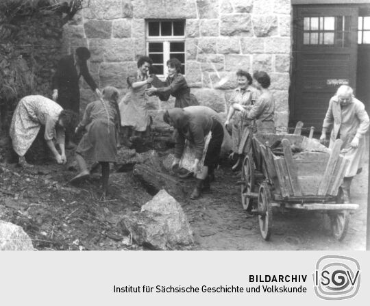 Bau des Schulgebäudes in Bockau