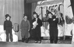 Bild: Theateraufführung in der Mittelschule Bockau