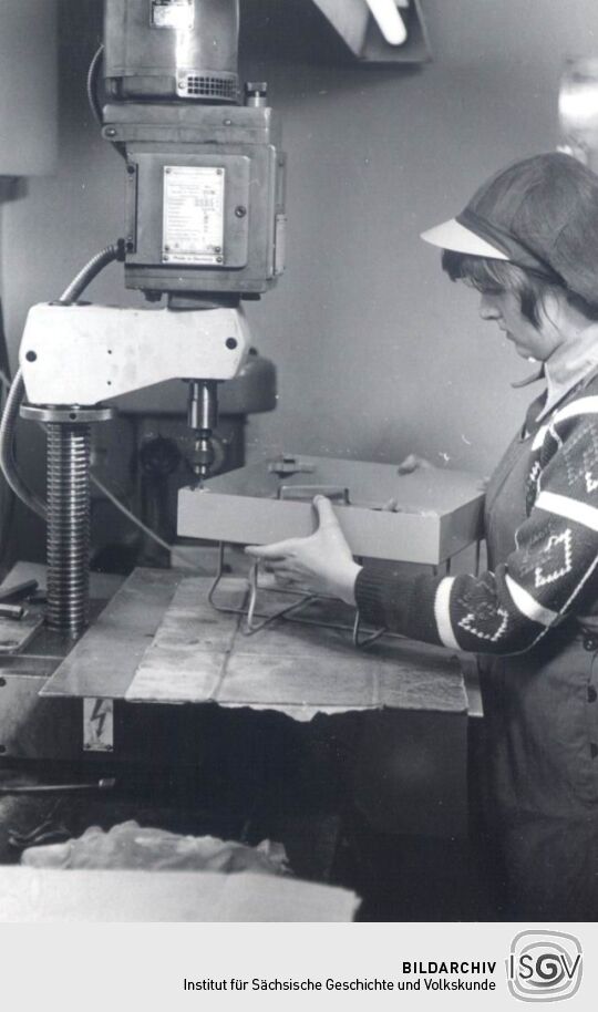 Unterricht (Produktive Arbeit ?) in der Schule in Bockau