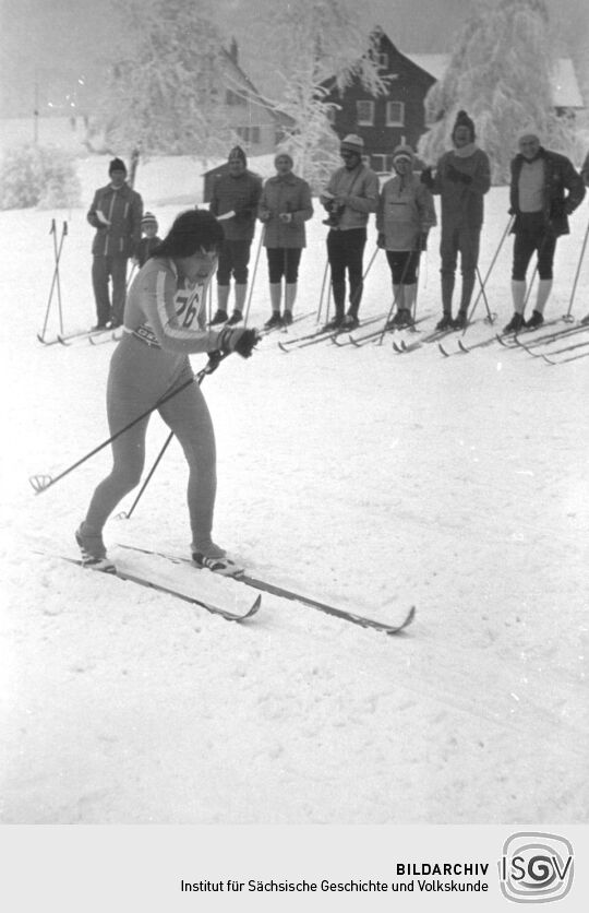 Veronika Schmidt (DDR) bei einem Skirennen in Klingenthal (?)