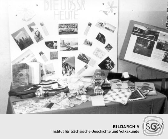 Ausstellung zum 60. Jahrestag der Oktoberrevolution in der Schule Bockau