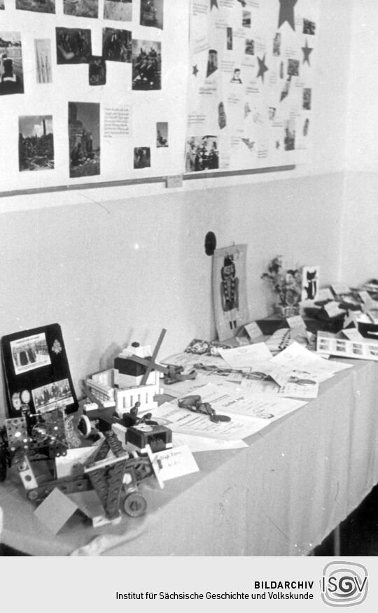 Ausstellung zum 60. Jahrestag der Oktoberrevolution in der Schule Bockau