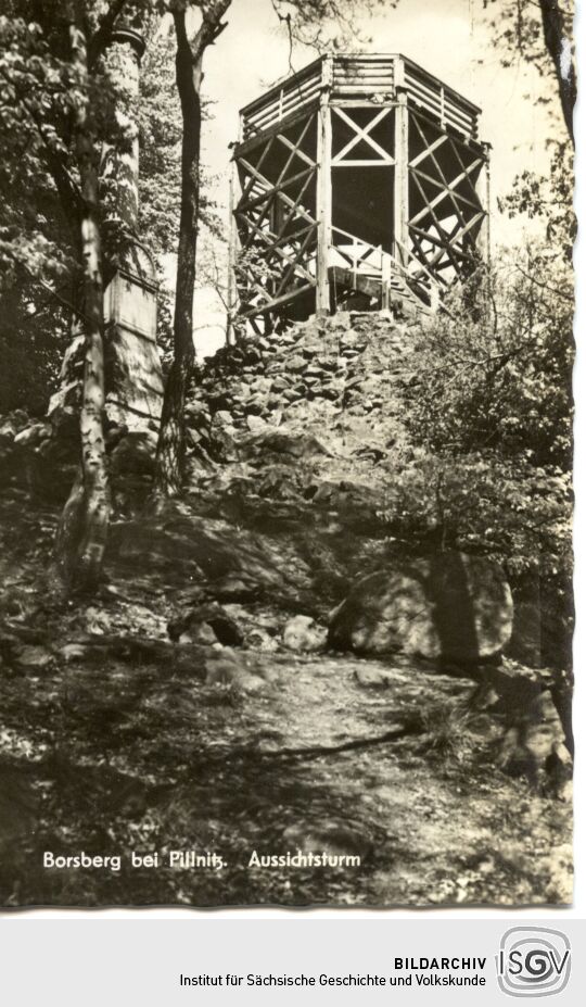 Postkarte mit der Ansicht des Aussichtsturms auf dem Borsberg bei Dresden-Pillnitz.