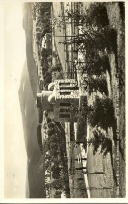 Bild: Postkarte Blick vom Bielhaus Eibenstock auf Ehrenmal und Auersberg (1020 m).