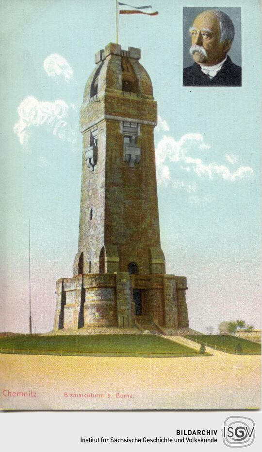 Postkarte mit einer kolorierten Fotografie vom Bismarckturm in Chemnitz-Borna, mit Bismarck-Bildnis.