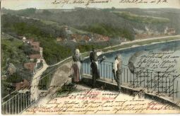 Postkarte mit der kolorierten Fotografie Diesbar vom bösen Bruder gesehen.