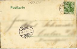 Bild: Postkarte mit der kolorierten Fotografie Diesbar vom bösen Bruder gesehen.