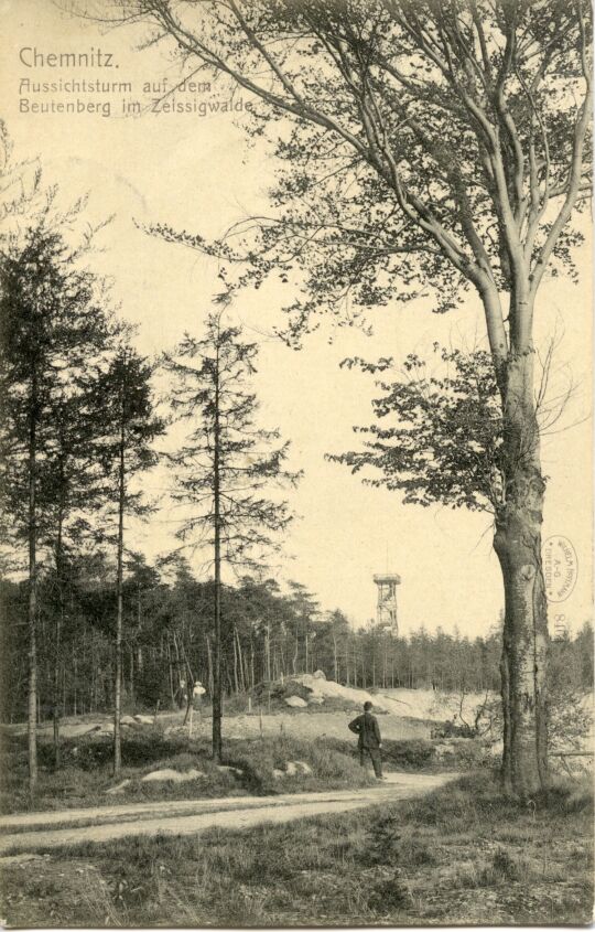 Postkarte mit einer fotografischen Ansicht aus dem Zeisigwald Chemnitz mit dem Aussichtsturm auf dem Beutenberg.