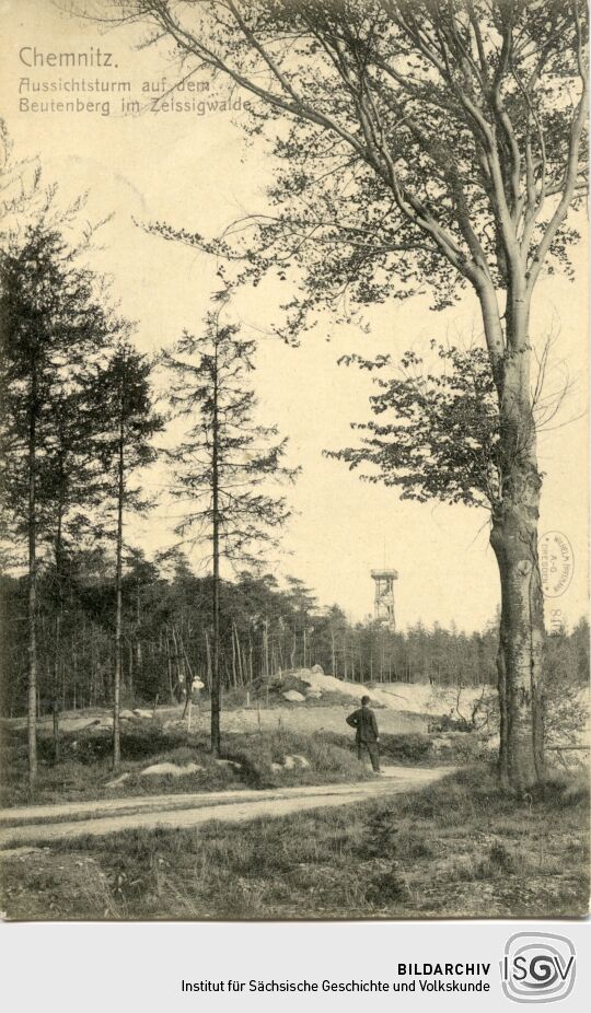 Postkarte mit einer fotografischen Ansicht aus dem Zeisigwald Chemnitz mit dem Aussichtsturm auf dem Beutenberg.