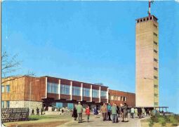 Postkarte Oberwiesenthal (Kreis Annaberg), Staatlich anerkannter Erholungsort, HO-Gaststätte Fichtelberghaus mit Aussichtsturm (1214 m).