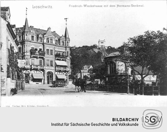 Loschwitz Friedrich - Wieckstrasse mit dem Hermann- Denkmal.