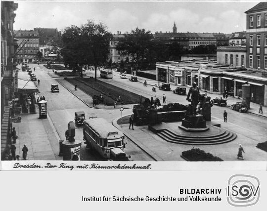 Dresden. der Ring mit Bismarckdenkmal.