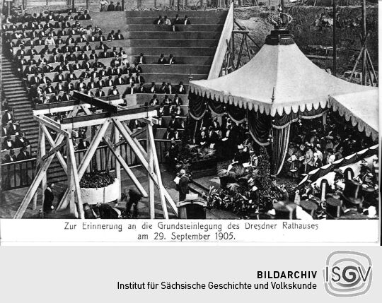 Zur Erinnerung an die Grundsteinlegung des Dresdner Rathauses am 29.September 1905.