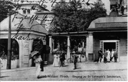 Bild: Eingang zu Dr. Lahmanns Sanatorium