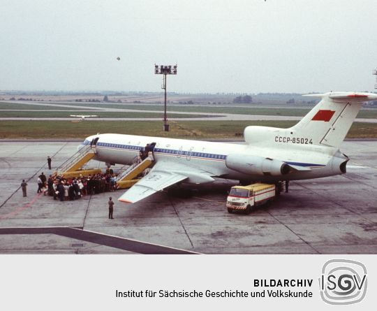 Flugzeug der Aeroflot auf dem Rollfeld des Flughafen Prag