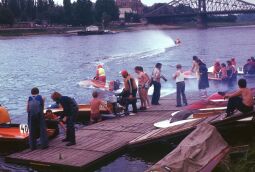 Bild: 1975 Motorbootrennen (Dresden, Blaues Wunder)