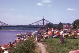 Bild: 1975 Motorbootrennen (Dresden, Blaues Wunder)