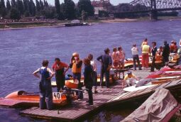 Bild: 1975 Motorbootrennen (Dresden, Blaues Wunder)