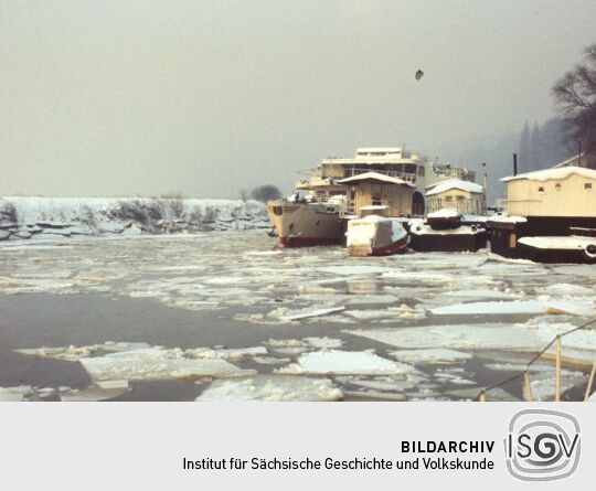 Januar, Hafen im Winter 1979 (Dresden)