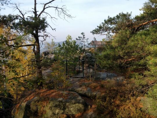 Die Aussicht auf dem Lampertstein in Richtung Königstein, Lilienstein und Pfaffenstein