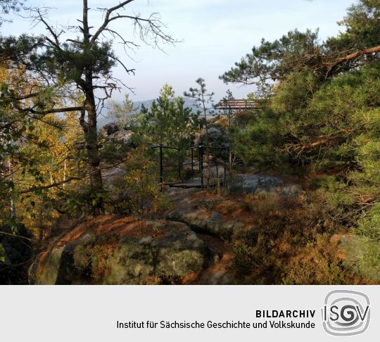 Die Aussicht auf dem Lampertstein in Richtung Königstein, Lilienstein und Pfaffenstein