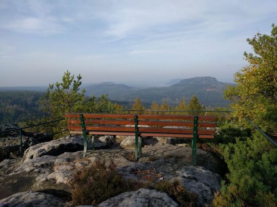 Die Aussicht auf dem Lampertstein in Richtung Königstein, Lilienstein und Pfaffenstein