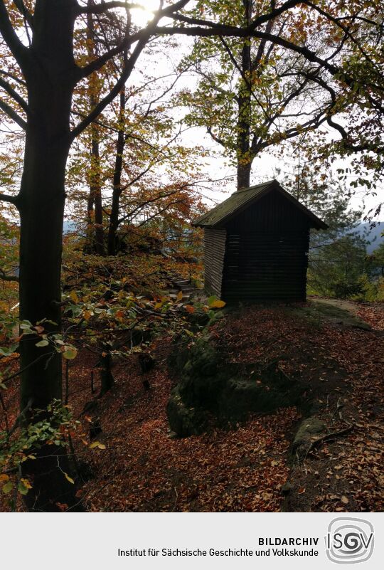 Schutzhütte am Aussichtspunkt Königsplatz im Nationalpark Sächsische Schweiz