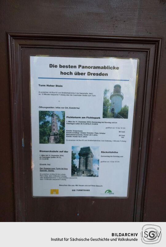 Informationsmaterial an der Eingangstür zum Johann-Gottlieb-Fichte-Turm im Westendpark von Dresden-Plauen